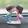 Celebriedade da Internet Enfeites de Carro Atacado Carro Acessórios de Carro Boneca Casal Fofo Beijo Decoração de Carro Elétrico Enfeites
