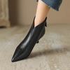 Botas Curtas Estilo Gatinho 2026 com Corte em V para Mulheres, Botas de Cano Curto para Primavera e Outono, Salto Agulha Elegante Francês de Bico Fino, Botas Slip-On para Todas as Estações