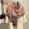 Cachecol Versátil Estilo Coreano Novo Letra Cc Outono e Inverno Luxo Leve com Xale Quente para Mulheres com Toque de Alto Padrão