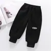 Pantalones Casuales para Niños Estilo Nuevo Primavera y Otoño Pantalones Largos para Niños con Puños de Canalé con Parches para Uso al Aire Libre Temporada de Primavera y Otoño