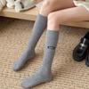 Calcetines de lana de camello holgados estilo coreano con etiqueta de tela de letra, calcetines casuales modernos holgados, calcetines gruesos hasta la rodilla para otoño e invierno