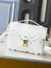 2025 Nuevo Guangzhou Lujo Ligero Flor Vieja Cartero Portátil Pequeña Bolsa Cuadrada para Mujer Blanca Tricolor Bolso Cruzado al Hombro para Mujer