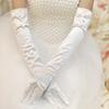 Guantes de novia de satén blanco largos vintage elegantes para cena de boda, de alta calidad, con mangas de satén para retrato.