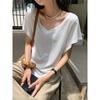 Camiseta Irregular de Manga Curta com Decote V para o Verão 2024 Feminina de Comprimento Médio Estilo Coreano Soltinha Pregas nos Ombros