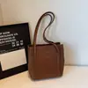 Bolso Cubo Retro de Gran Capacidad para Mujer 2025 Nuevo Versátil Bolso de Hombro para el Trabajo Estilo Coreano de Moda Bolso Tote