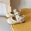 Zapatos de princesa de encaje y lazo para niñas estilo coreano, nuevos para primavera y otoño 2026, versátiles zapatos pequeños de cuero de suela suave para bebés