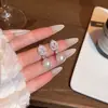 Brincos de Pérola com Diamantes Inteiros em Forma de Gota Estilo Zhao Lusi para Mulheres, Brincos Statement Deslumbrantes de Luxo Leve, Acessórios de Orelha Versáteis Únicos de Nicho