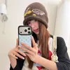 Gorro dulce y lindo con patrón de estrella y alas de cereza, con vuelta, un gorro tejido para mujer con estilo dulce y fresco, diseñado para hacer que la cara parezca más pequeña, y un gorro elegante y extragrande
