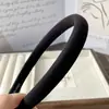 Elegante Faixa de Cabelo Preta Estilo Francês para Outono e Inverno com Presilha Doce de Pérola, Tiara Alta Dentada com Presilha de Borda Larga
