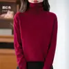 Suéter de Cuello Alto con un Toque Vintage, Presenta un Cuello Alto Plano, Contorneado Tridimensional para Realzar los Hombros y el Cuello, y una Elegante Capa Interior para Otoño e Invierno