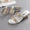 Sandalias de exterior para mujer 2026 nuevo estilo de verano, elegantes y a la moda, moda versátil, tacón grueso, sandalias de puntera abierta de tacón medio francés