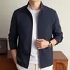 Chaqueta de Retransmisión en Vivo Estilo Old Money para Hombre, Nuevo Modelo Otoño 2026, Cuello Alto, Cremallera, Color Sólido, Chaqueta Casual para Hombre