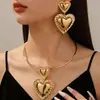 Set de Aretes y Collar con Forma de Corazón de Personalidad Elegante Transfronterizo Europeo y Americano, Aretes Versátiles de Aleación Geométricos Retro a la Moda en Stock