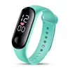 Novo em estoque Relógio infantil LED Love Bracelet Masculino e feminino estilo coreano simples na moda multicolorido à prova d'água Relógio eletrônico para estudantes
