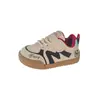Nuevos zapatos de paseo estilo caricatura para primavera y otoño para bebés y niños pequeños, con suela suave y antideslizante y cierre de velcro, adecuados tanto para niños como para niñas, y lo suficientemente versátiles para usarse con varios atuendos