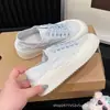 Zapatos de lona perlados de suela gruesa de dos vías para mujer, nuevo modelo de otoño, transpirables, mules slip-on versátiles, zapatillas blancas