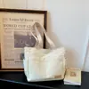 Bolsa feminina de grande capacidade transfronteiriça 2026 verão nova versátil moda ombro único tendência para o trabalho retro casual bolsa tote
