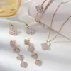 Pulsera Abierta de Flor de Zirconia de Doble Capa con Forma de Diamante, Pendientes de Diseño de Nicho de Moda y Exquisitos, Joyería de Lujo Ligero y Acabado de Alta Gama para Mujer