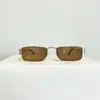 Óculos de Sol Quadrados Pequenos Estilo Coreano Retrô Fashionáveis para Mulheres Tendência Y2K Rosto Pequeno Metal de Alta Qualidade Armação Estreita Óculos de Sol Marrons-