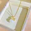 Colar de laço com pérolas de design de luxo leve coreano e japonês para mulheres, corrente de clavícula elegante e versátil com incrustação de zircônia