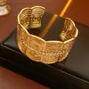Pulseira Aberta Quadrada com Emenda Transfronteiriça Europeia e Americana Moda Retrô Exagerada Versátil Joia de Nicho de Alto Nível para Mulheres