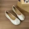 Zapatos de mujer de moda con corte bajo y punta dividida sintética, nuevos versátiles para otoño 2026, slip-on planos de cuero tipo perezoso para mujer