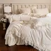 Estilo Princesa Francesa Todo Fosco Veludo Leite Esculpido Conjunto de Quatro Peças Fronha com Borda de Renda Colcha Estilo Fada Conjunto de Quatro Peças