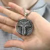 Collar colgante de acero de titanio para hombre con cabeza de lobo retro vikingo nórdico y runas, personalidad callejera, todo para combinar, joyería al por mayor