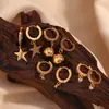 Pendientes creativos de personalidad con temperamento minoritario europeo y americano, acero inoxidable chapado en oro de 18 quilates, microincrustación de circonita, estrella de cinco puntas, cierre geométrico para la oreja