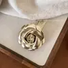 Nova Broche Camélia Pequena Fragrante Maillard High-End Gola Florido Corsage Florido Broche Retro Versátil