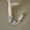 Sandalias cerradas populares de estilo francés exquisitas para mujer, nuevo modelo de verano 2026, tacones altos elegantes de punta con pedrería y tacón grueso, destalonados