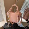 Bolsa pequena super popular de comércio exterior feminina retrô 2025, nova bolsa transversal de ombro para todas as ocasiões, bolsa balde portátil casual feminina