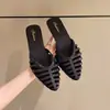 2026 Nuevos Zapatos Planos de Cuero Suave con Punta Aguda y Diseño Hueco Estilo Francés para Mujer, Sandalias Romanas de Correa Única y Punta Cerrada para Mujer, Verano