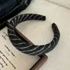 Faixa de Cabeça Listrada de Tricô Estilo Coreano com Aba Larga para Mulheres, High-End, Versátil e Elegante para Saídas Diárias e Grampos de Cabelo
