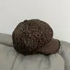 Chapéu Octogonal de Couro com Aba Estampada de Leopardo Acolchoado Estilo Japonês para Mulheres, Chapéu Bico de Pato Espesso Quente Tendência para Outono e Inverno