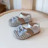 Sandalias Tejidas Cerradas Estilo Coreano para Niñas con Diseño de Lazo de Puntos, Suela Suave, Nuevo Modelo de Verano, Zapatos Versátiles de Princesa para Bebés