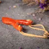 Fabricante de Alas de Pollo de Madera Suministra Directamente Madera Palo de Rosa Rojo Tirachinas para Exteriores Tirachinas de Madera Venta al por Mayor Gran Cantidad Banda de Goma Gratis
