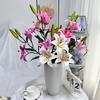 Ventas Directas de Fábrica Flor Artificial de Lirio Individual de 3 flores 3 capullos Serie de Boda Arreglo Floral de Techo Flor Falsa Impresión 3D Venta al por Mayor