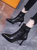 Botas Curtas de Salto Alto Bico Fino na Cor Cáqui para Mulheres, Novo Design Outono e Inverno 2026 com Fivela de Cinto e Salto Fino Botas Slim