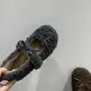 Zapatos de mujer estilo lazo francés, zapatos de noche, zapatos de suela plana para otoño e invierno para combinar con faldas, zapatos peludos para mujer, zapatos sencillos de felpa gris para usar al aire libre