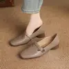 Zapatos casuales retro versátiles de cuero suave de corte bajo, nuevos zapatos de cuero de punta cuadrada otoño 2025, zapatos cómodos de suela blanda para mujer para madres