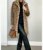Abrigo de felpa de longitud media con estampado de leopardo estilo europeo y americano 2026, abrigo de solapa de moda para otoño e invierno, abrigo holgado para commuting, en stock