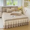 Saia de Cama Acolchoada de Veludo de Leite Francês Colcha Peça Única Renda Estilo Princesa Saia de Cama Capa de Cama Protetor Temporada Outono Inverno