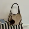 Bolsa de Ombro/Axila Estilo Balde Transfronteiriço Japonês e Coreano Exquisita Outono 2026 Nova Versátil Grande Capacidade Nicho para o Dia a Dia