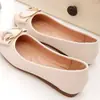 Nuevos Zapatos Planos de Otoño 2026 para Madres, Antideslizantes, Casuales, Cómodos, de Suela Baja, Zapatos de Piel de Suela Suave para el Trabajo