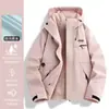 Chaqueta verde para mujer 2026 nuevo modelo tres en uno impermeable para exteriores a prueba de viento deportiva para montañismo ciclismo chaqueta hecha a medida