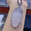 Venta al por mayor de colgante de hoja atmosférica de calcedonia blanca de alto hielo I ágata para mujer, cadena de suéter de jade, colgante de suministro en vivo