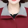 Jaqueta curta estilosa e de corte solto para mulheres de meia-idade, nova coleção primavera/outono 2026, projetada para deixar as mães com aparência mais jovem, com gola de lapela e disponível em tamanhos grandes