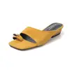 Sandálias Femininas Slip-On Estilosas de 2,5cm 2026 Verão Novo Sandálias Preguiçosas Slip-On de Salto Plataforma com Biqueira Aberta