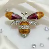 Nuevo Exquisito Broche de Abeja Esmaltada, Elegante y de Moda, Pin de Insecto con Circonita Microincrustada, Accesorio Creativo y Único